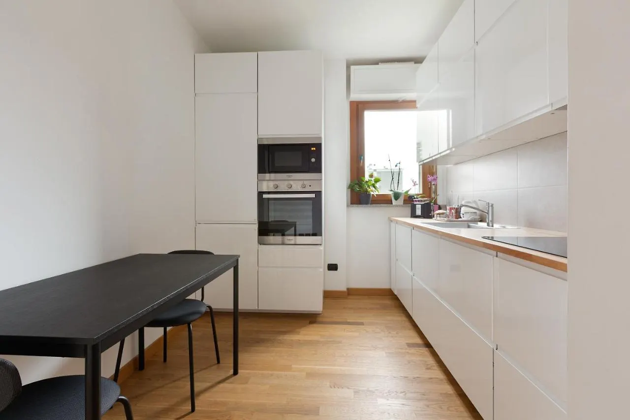 Milan Comfy Apartment X3 - With Balcony Italy